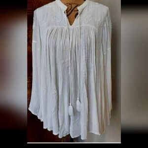 Rachel Zoe blouse fabric has a slight shimmer. Never worn.